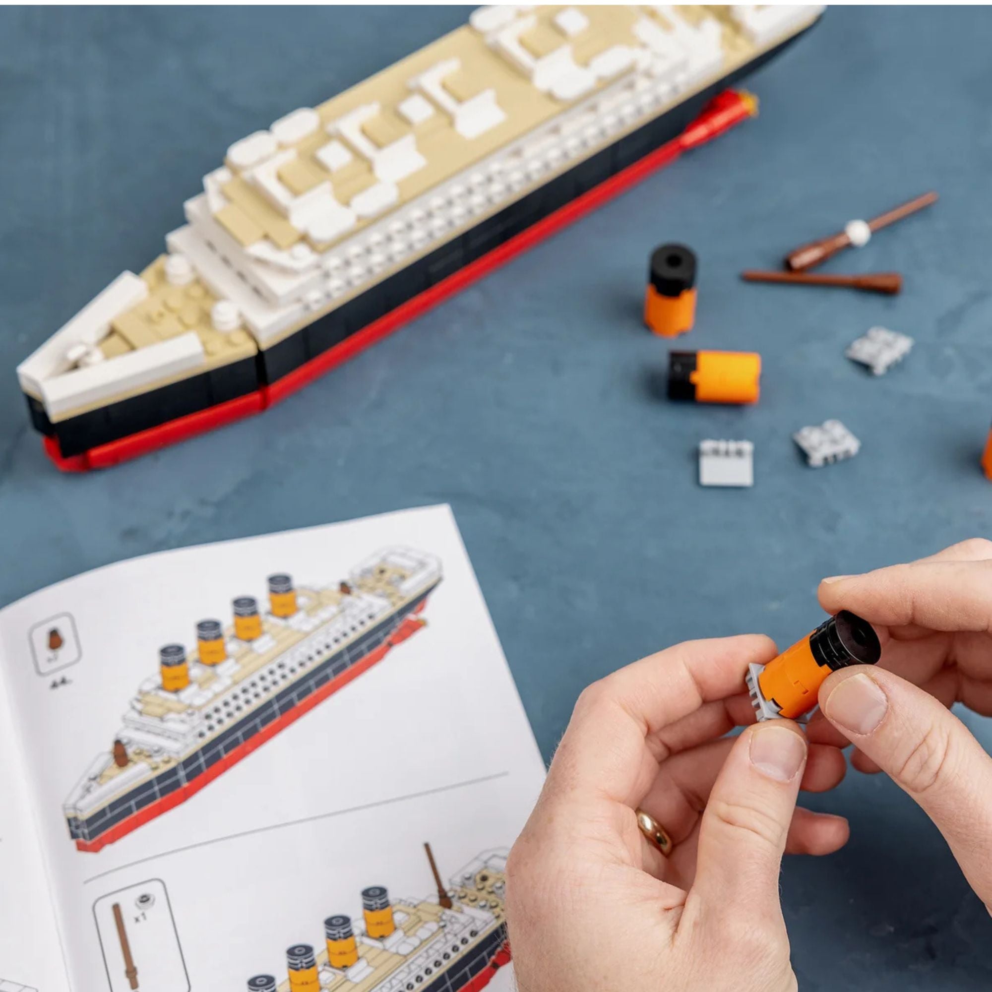 Large Titanic Ship Brick Set - 390 Pieces