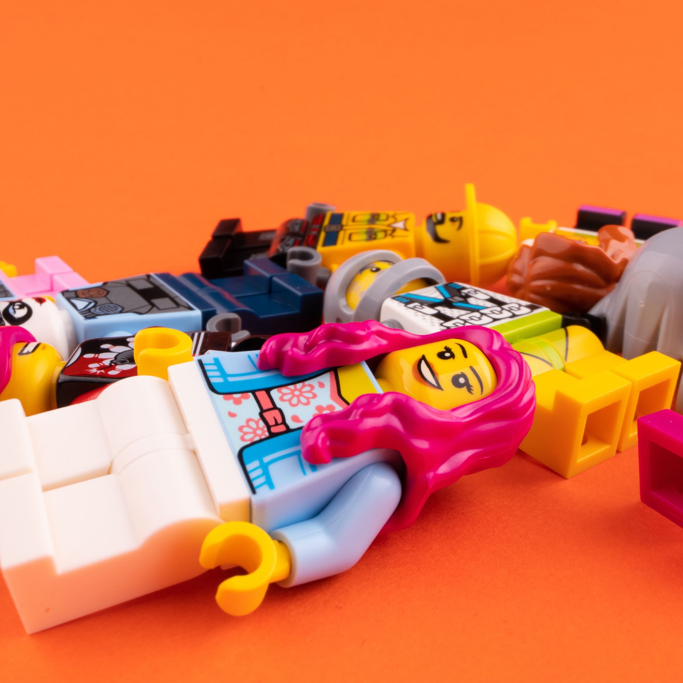 1 Random Minifig – 100% Genuine LEGO Figure